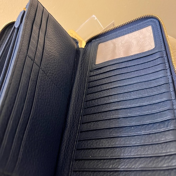 Michael Kors Hard To Find Large Orgonizer NWT - Picture 8 of 10